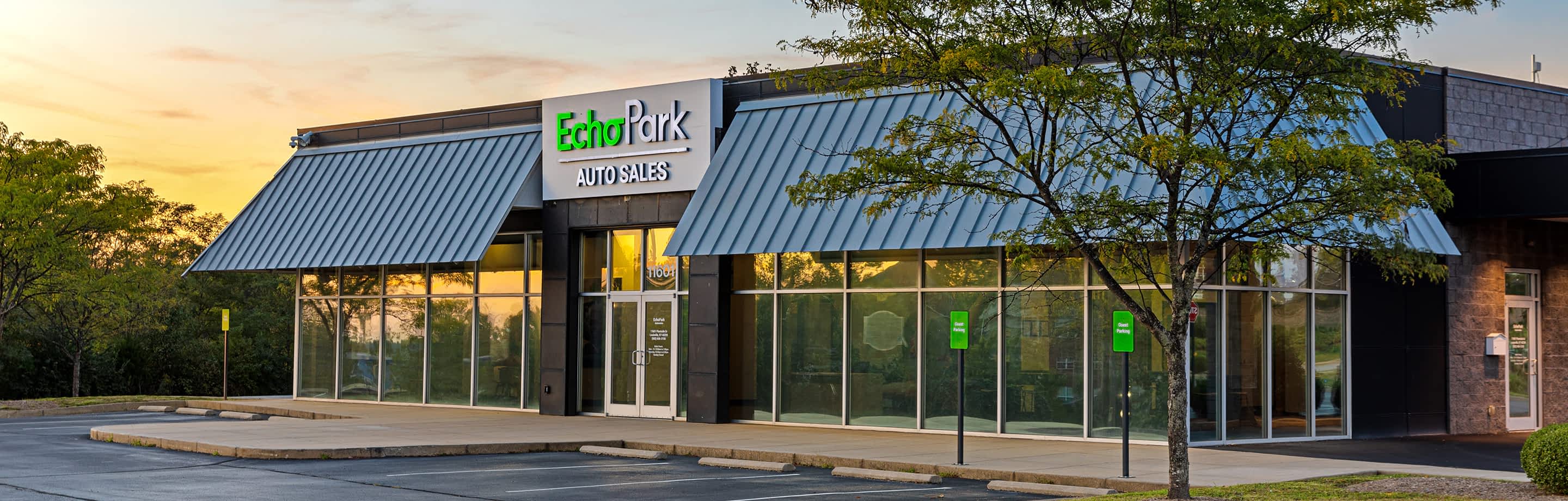 An EchoPark store is designed with guests' comfort in mind, usually with lots of windows and modern, bright furnishings and fixtures.